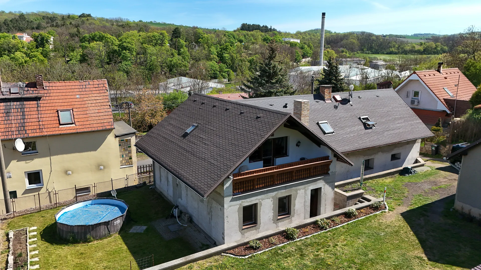 Rodinný dům z výšky — Korozluky