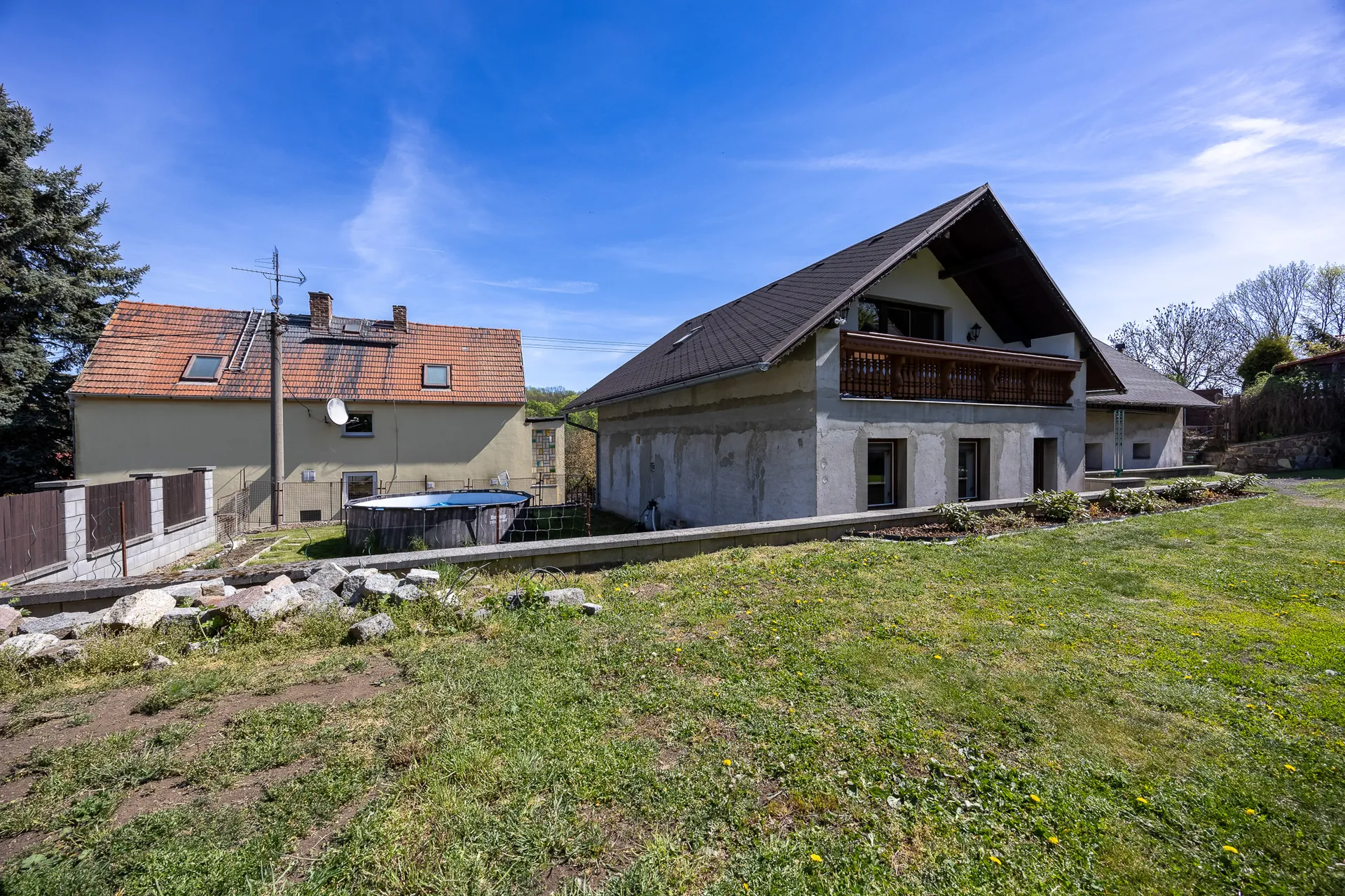 Rodinný dům se zahradou — Korozluky