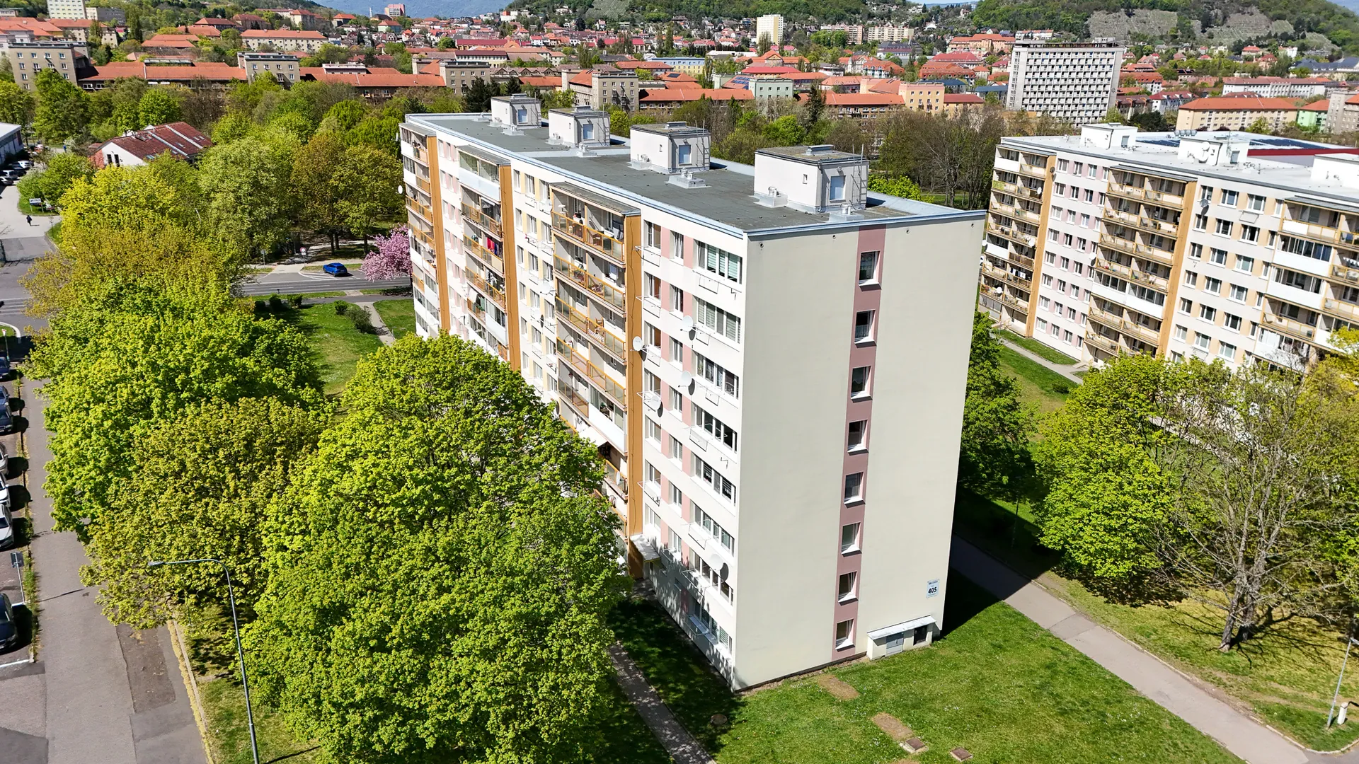 Bytový dům z výšky — Most
