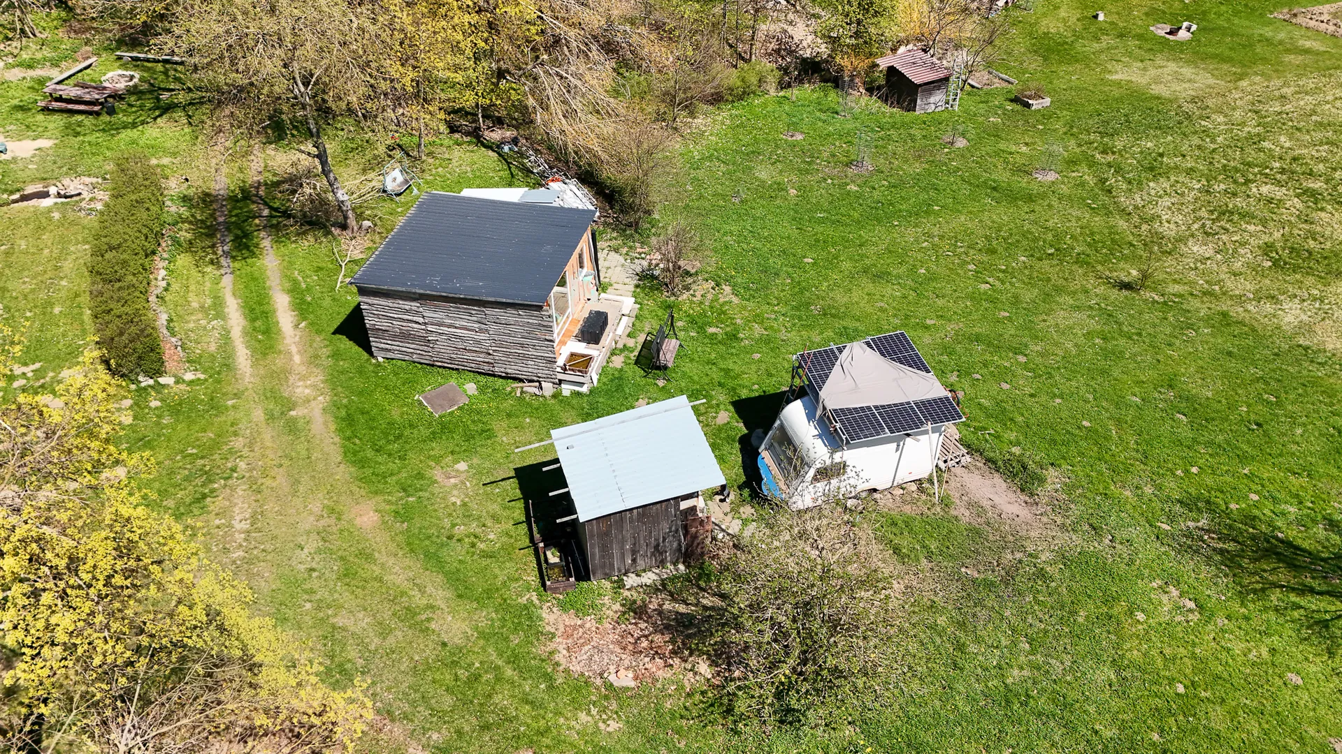 Stavby na pozemku z výšky — Výslunní