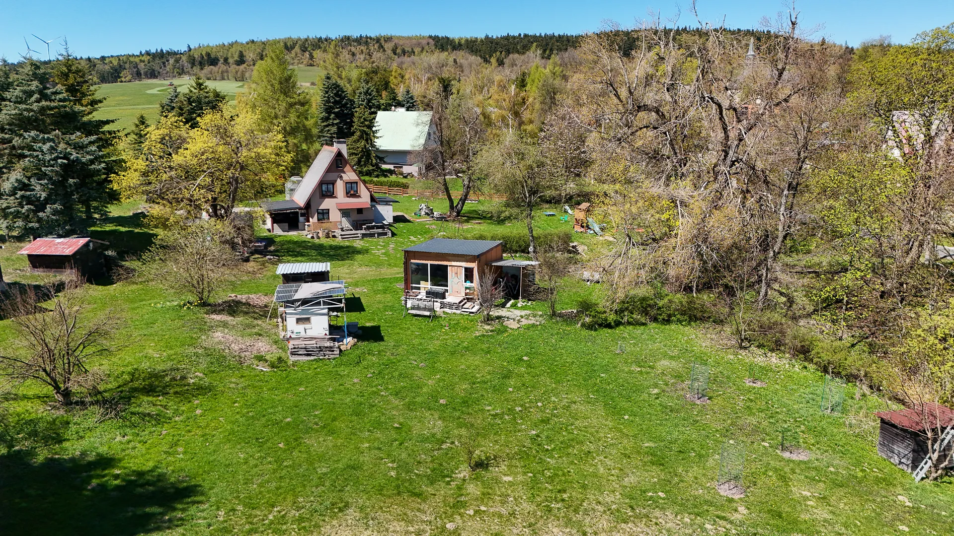 Pozemek a okolní zástavba — Výslunní